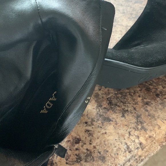 Authentic Prada suede booties. Zip up size 39 - Picture 5 of 5